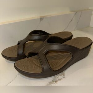 Crocs Sandals Shoes Womens Size 8 Brown Tan Dual Comfort Wedge Slide Slip On